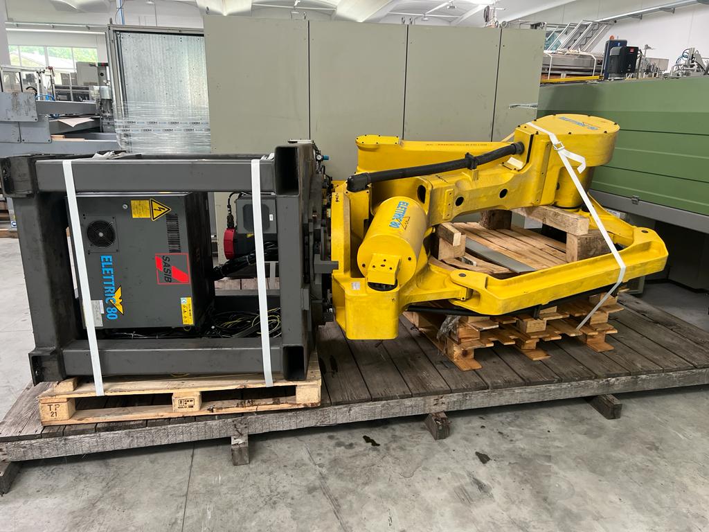 1024x768 Used Fanuc Robot capacity 120 kg