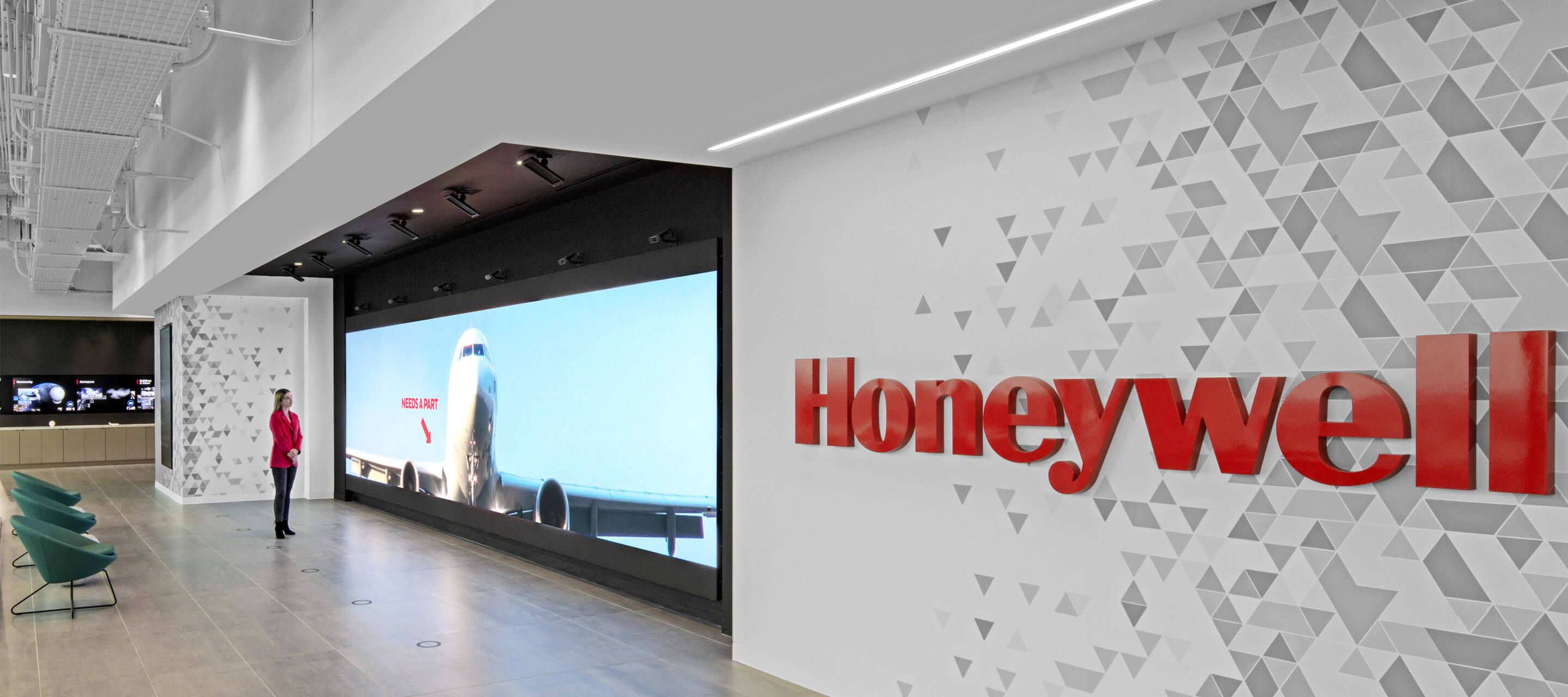 2880x1280 Honeywell International: A Haworth Customer Story