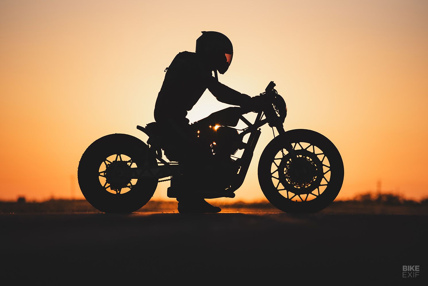1490x994 Sureshot's wild custom Royal Enfield Shotgun 650 debuts at Mooneyes
