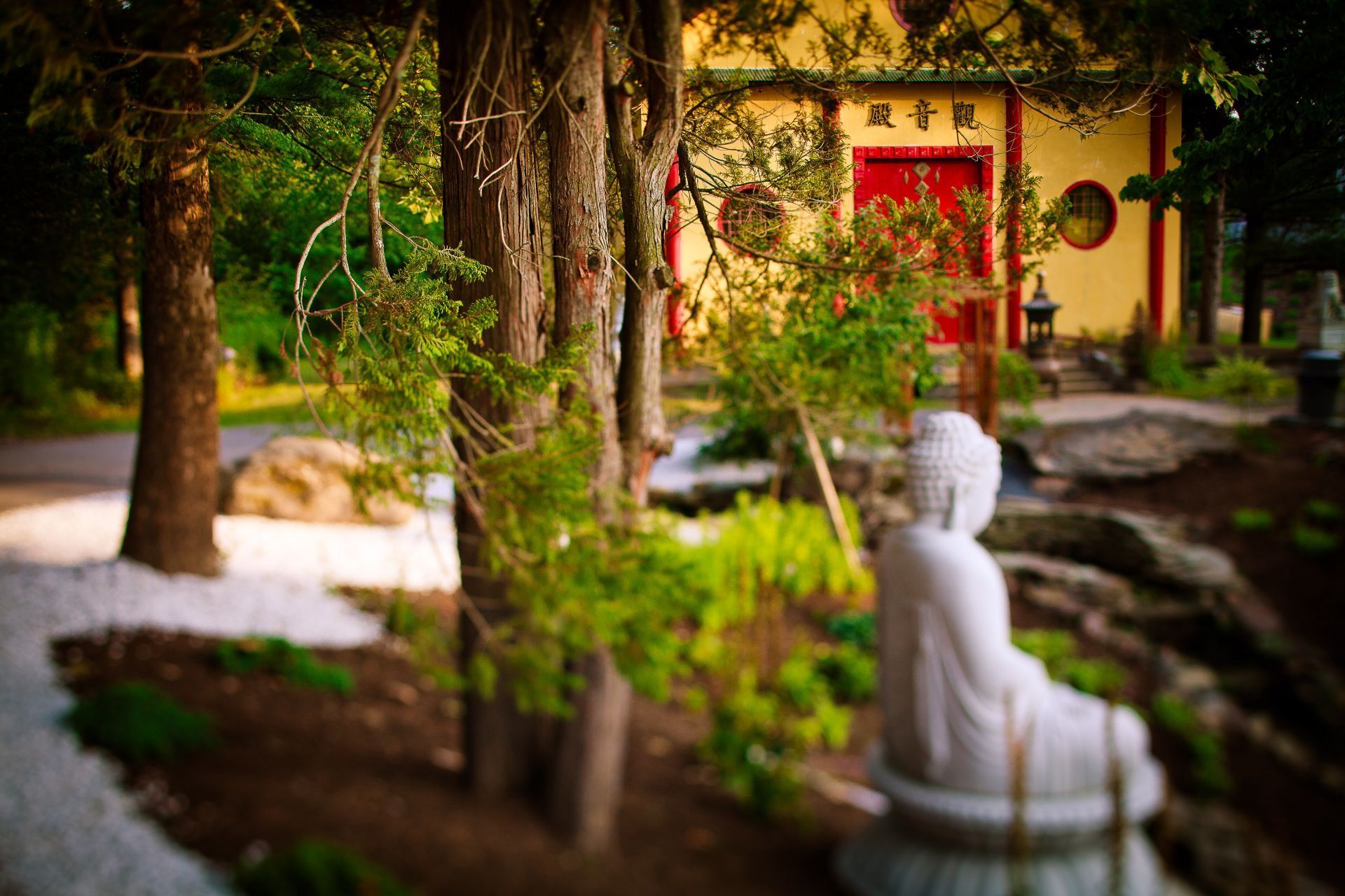 1920x1280 Mahayana Temple