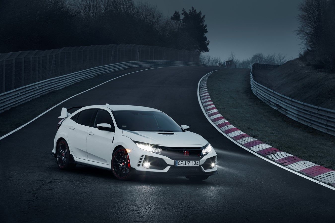 1350x900 HONDA CIVIC TYPE R SETS NEW FRONT WHEEL DRIVE LAP RECORD