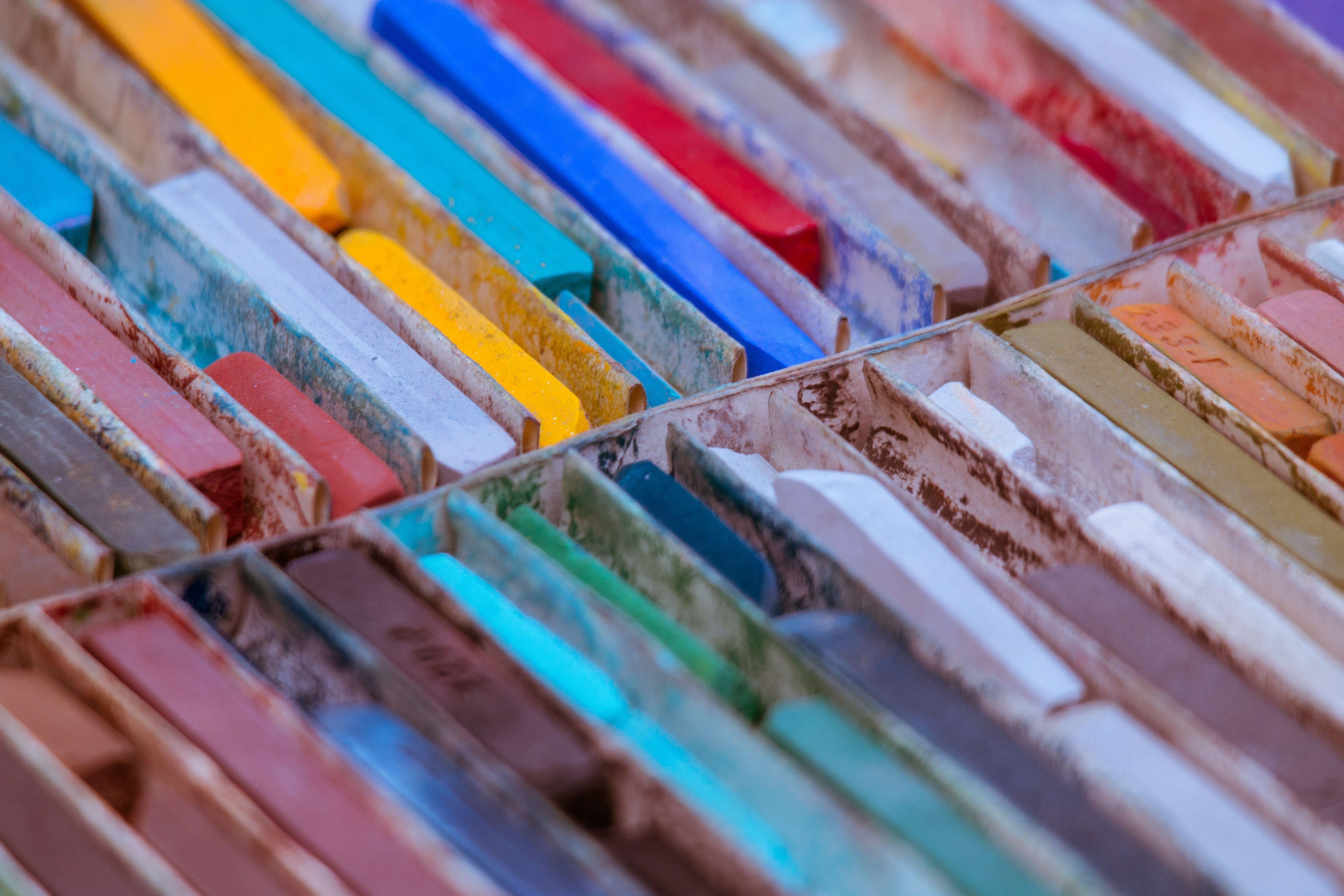 5472x3648 Close Up Photo Of Oil Pastels · Free