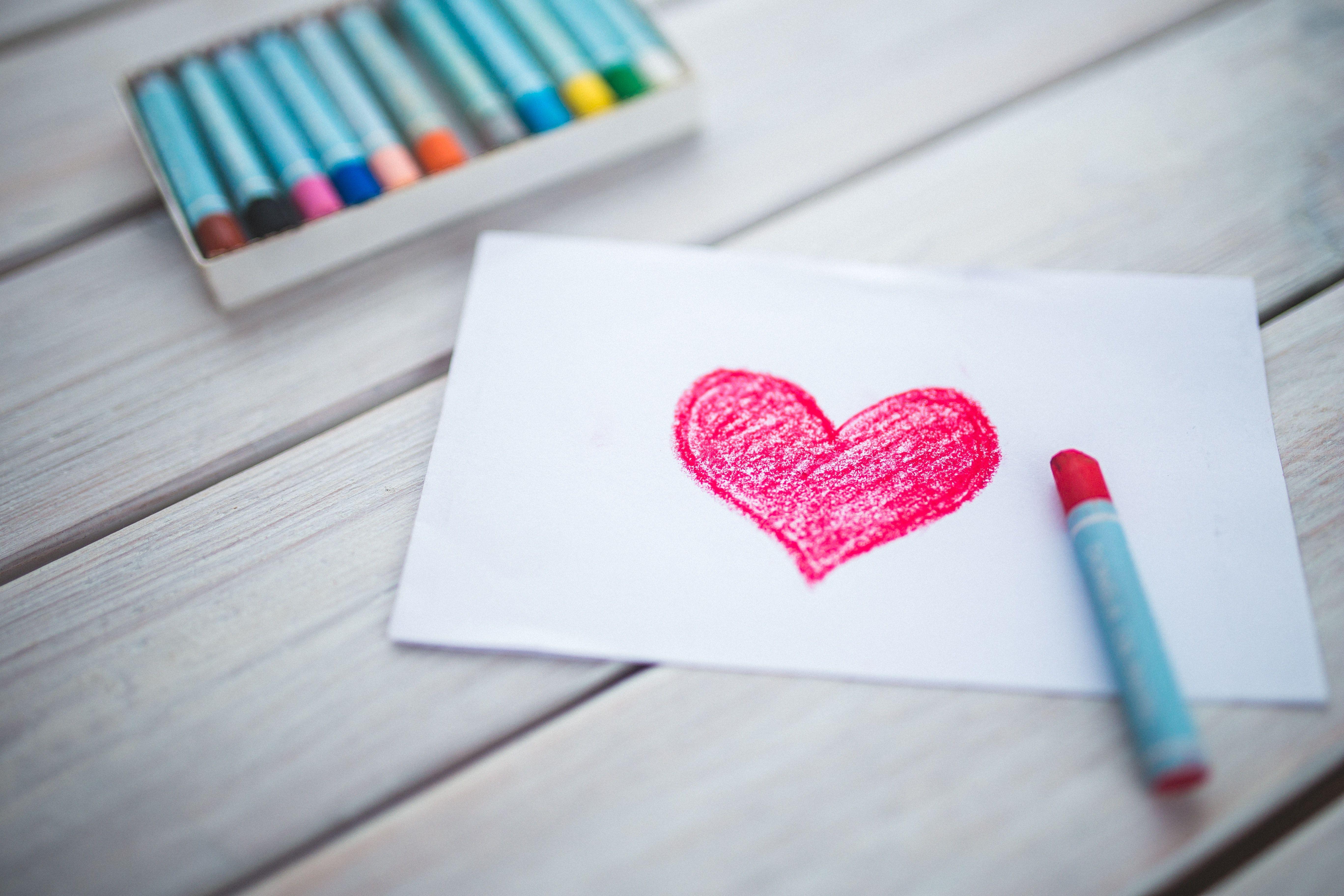 5472x3648 Heart with a red oil pastel · Free