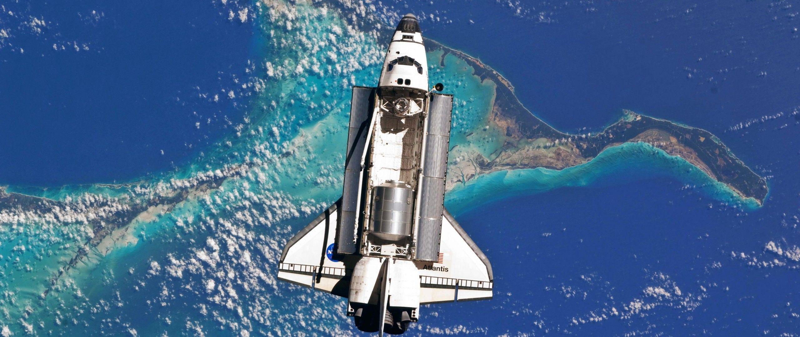 2560x1080 Atlantis Space Shuttle Over Bahamas 4K Wallpaper 2560x1080