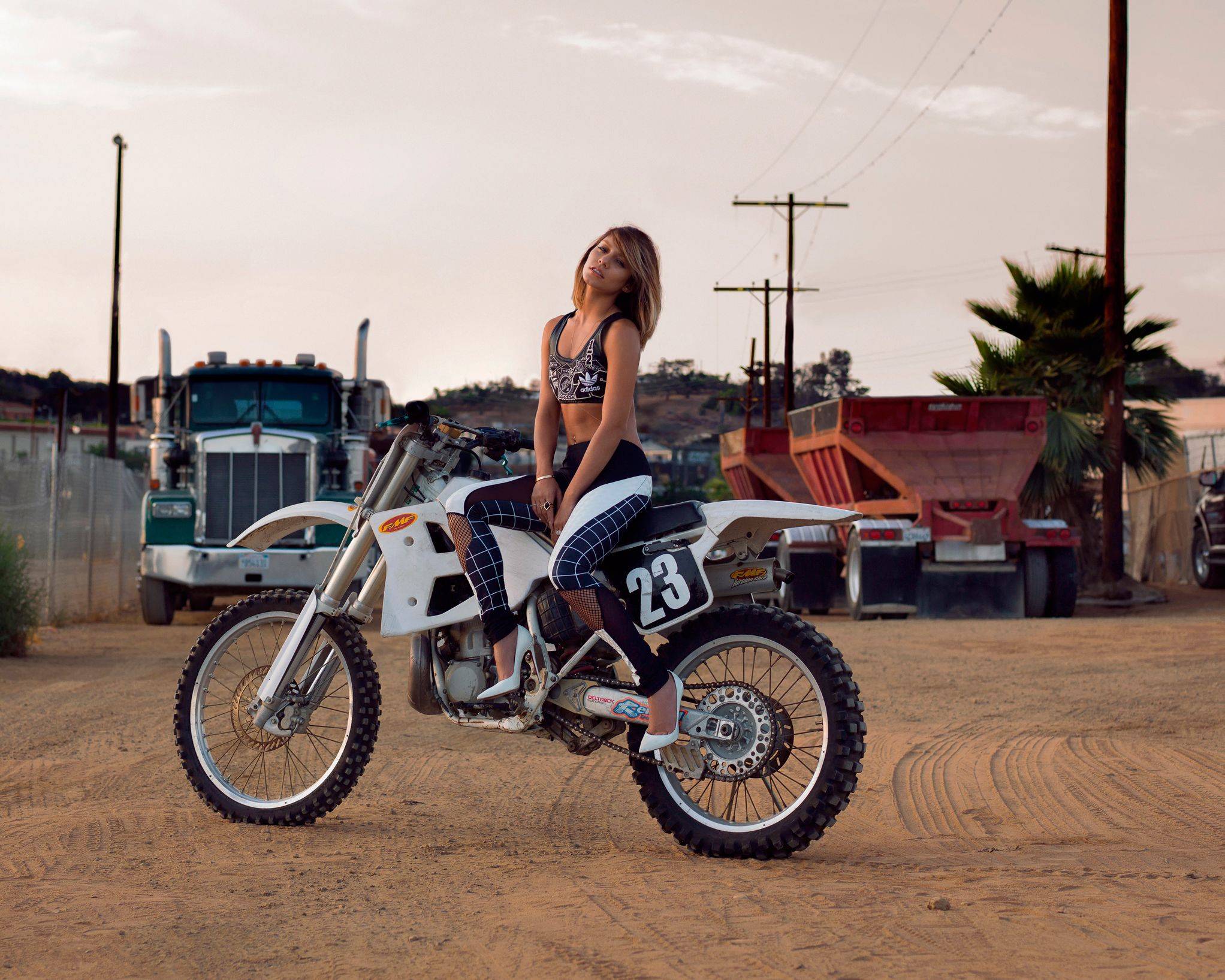 2044x1635 1J62FFI Dirt Bike Girls Wallpaper 2044x1635
