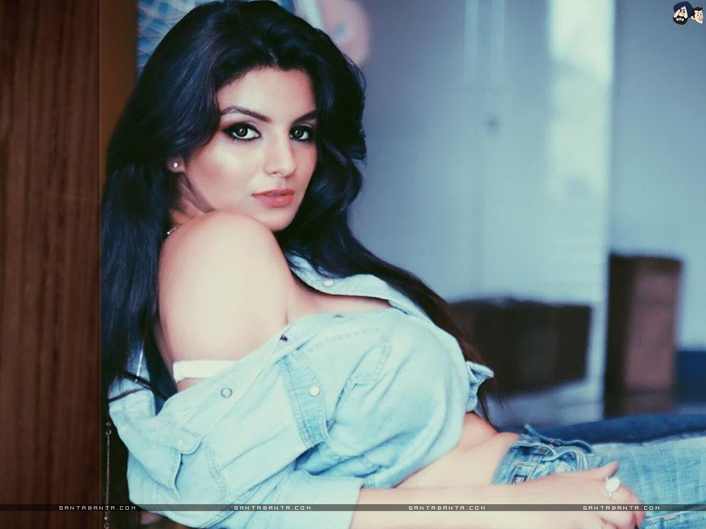 1024x768 Hot Bollywood Heroines & Actresses HD Wallpaper I Indian Models, Girls Image & Photo