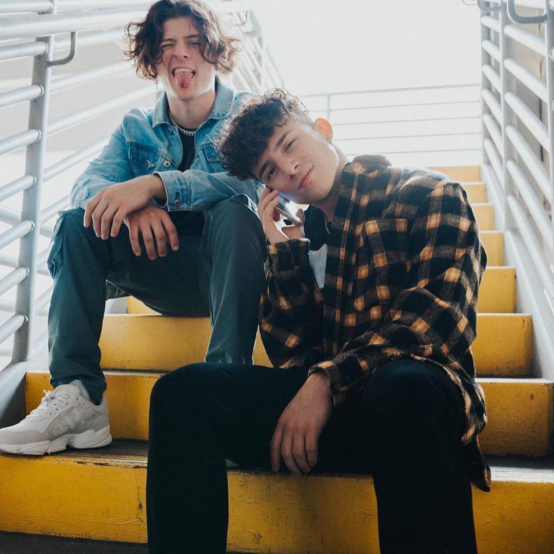 1080x1080 Wallpaper Lopez Brothers Tony And Ondreaz