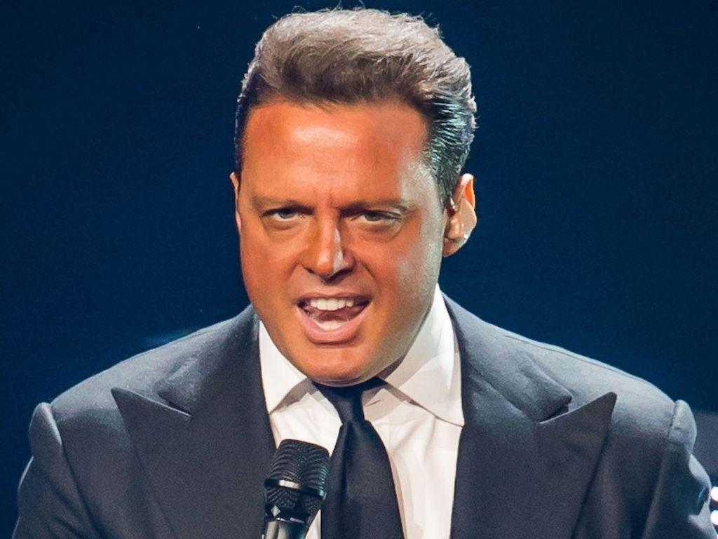Luis Miguel Wallpapers - Top Free Luis Miguel Backgrounds - WallpaperAccess
