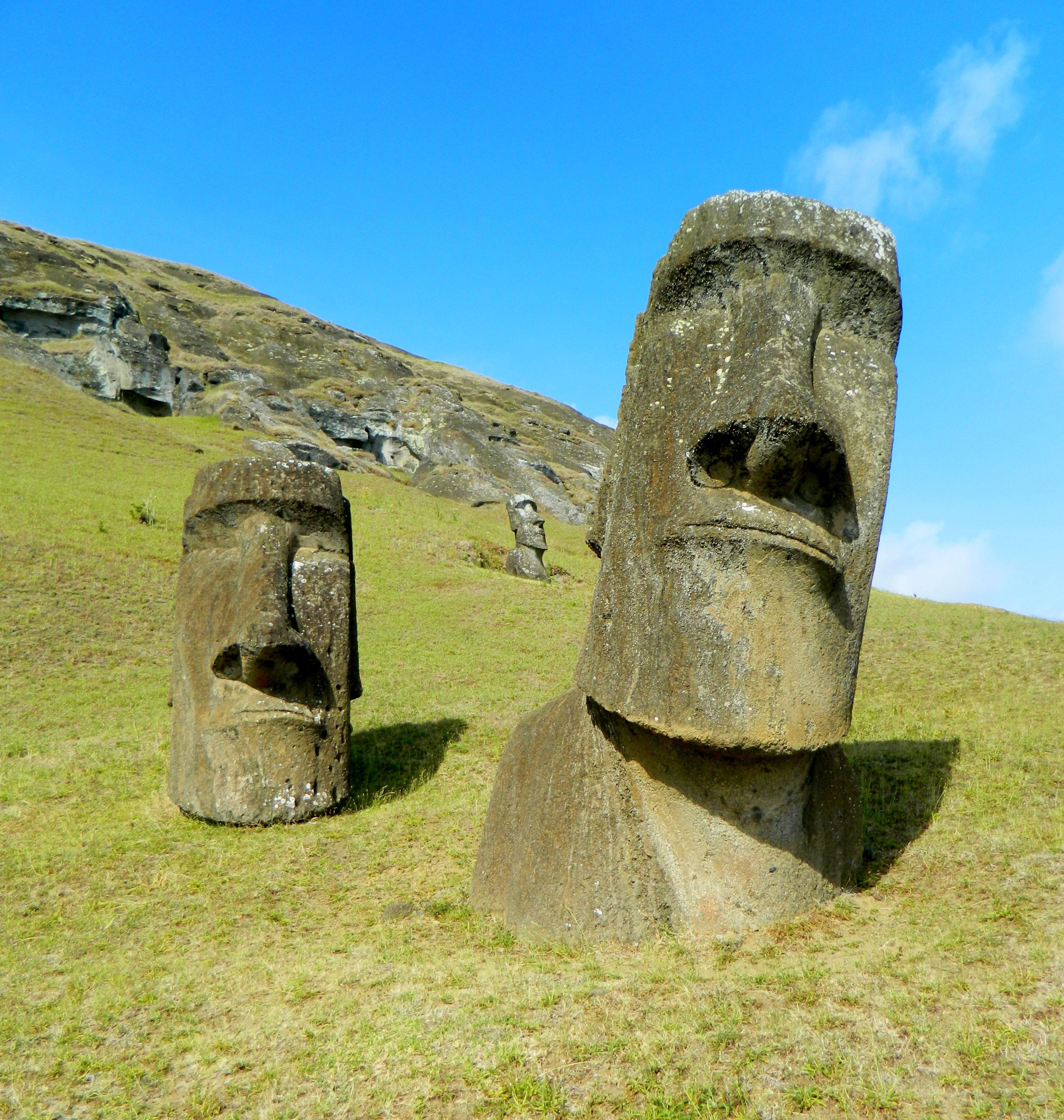 Albums 99+ Wallpaper What Are The Statues On Easter Island Called ...