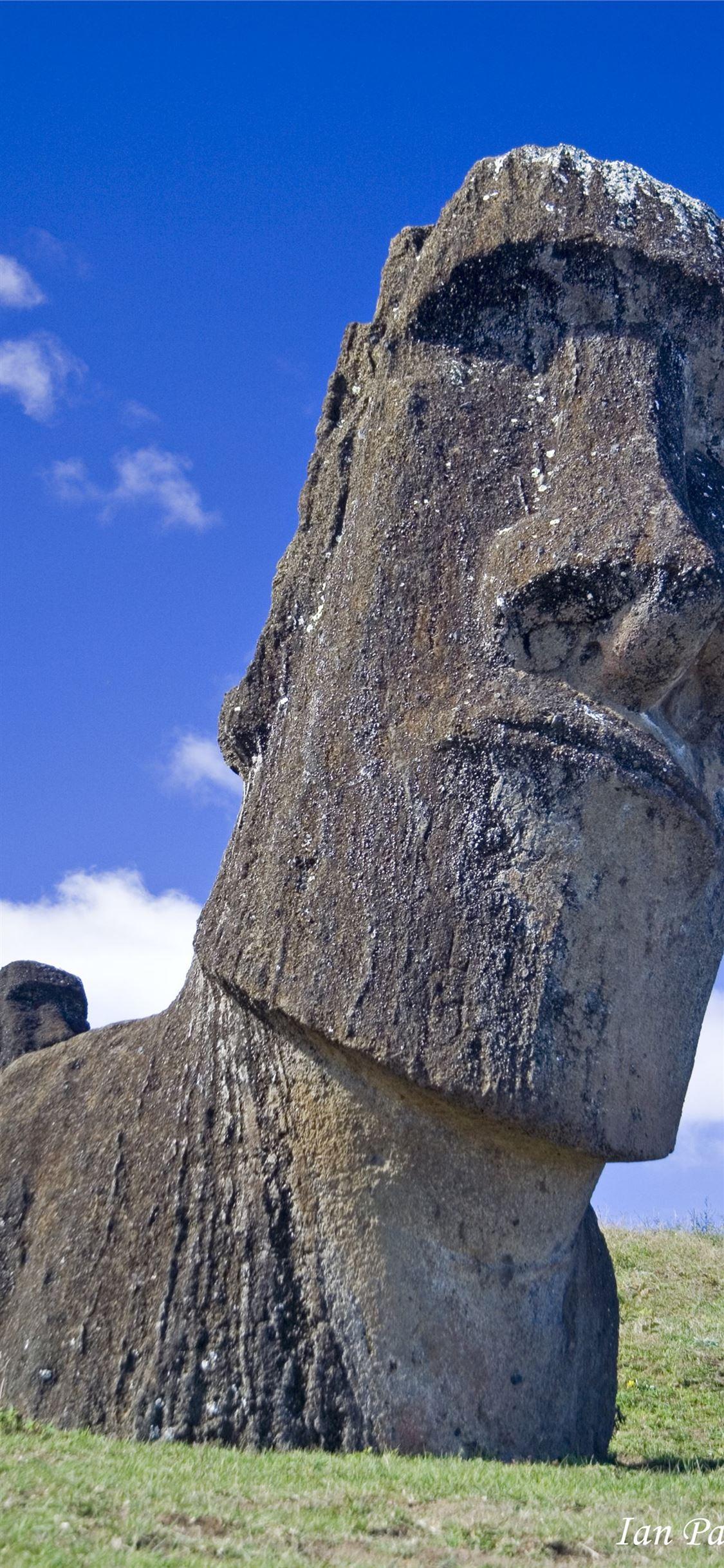 1125x2436 Evanescent Light Easter Island Tongariki iPhone 11 Wallpaper Free Download