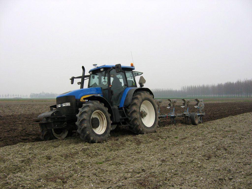 1024x768 New Holland Tractor Wallpaper