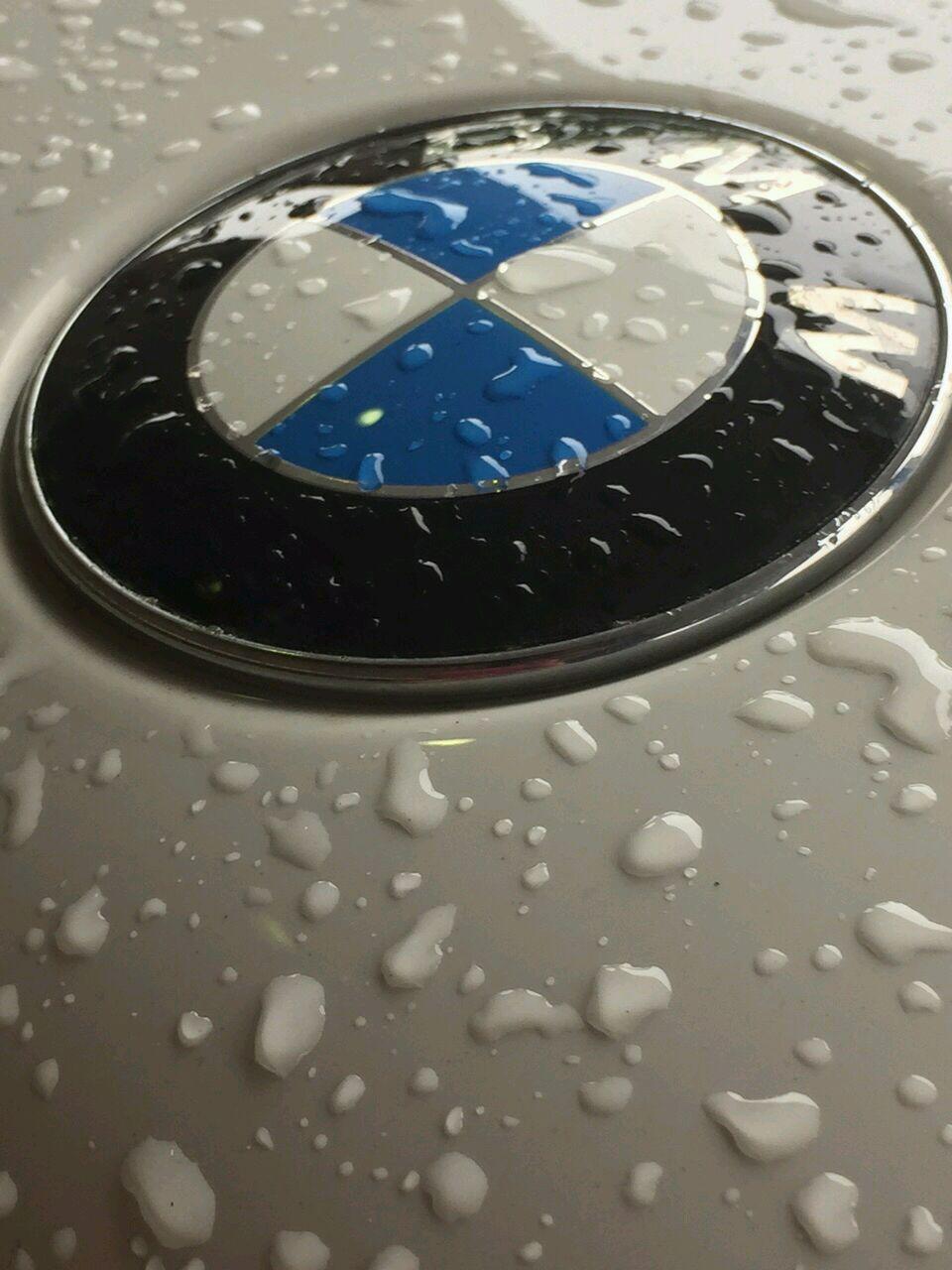 960x1280 BMW Logo wallpaper for smartphones (taken with iPhone 6 Plus)