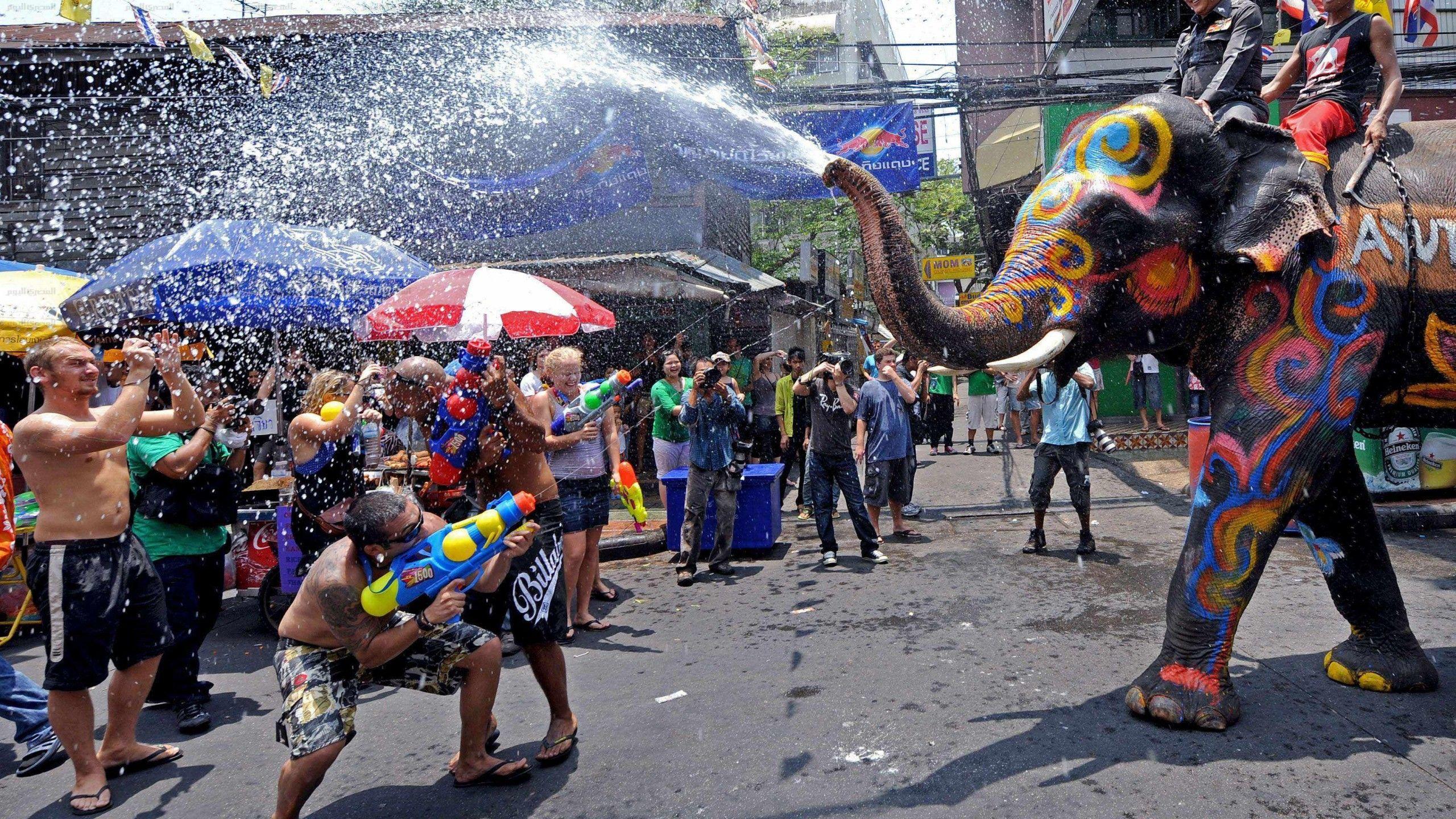 2560x1440 Wallpaper Songkran, Thai New Year, Thailand, Water Festival