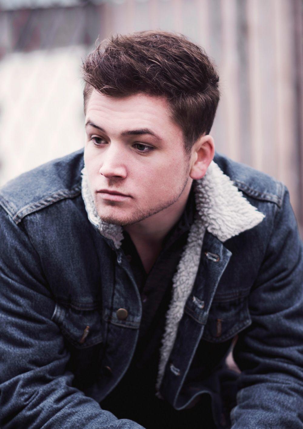1000x1413 Taron Egerton Android Wallpaper