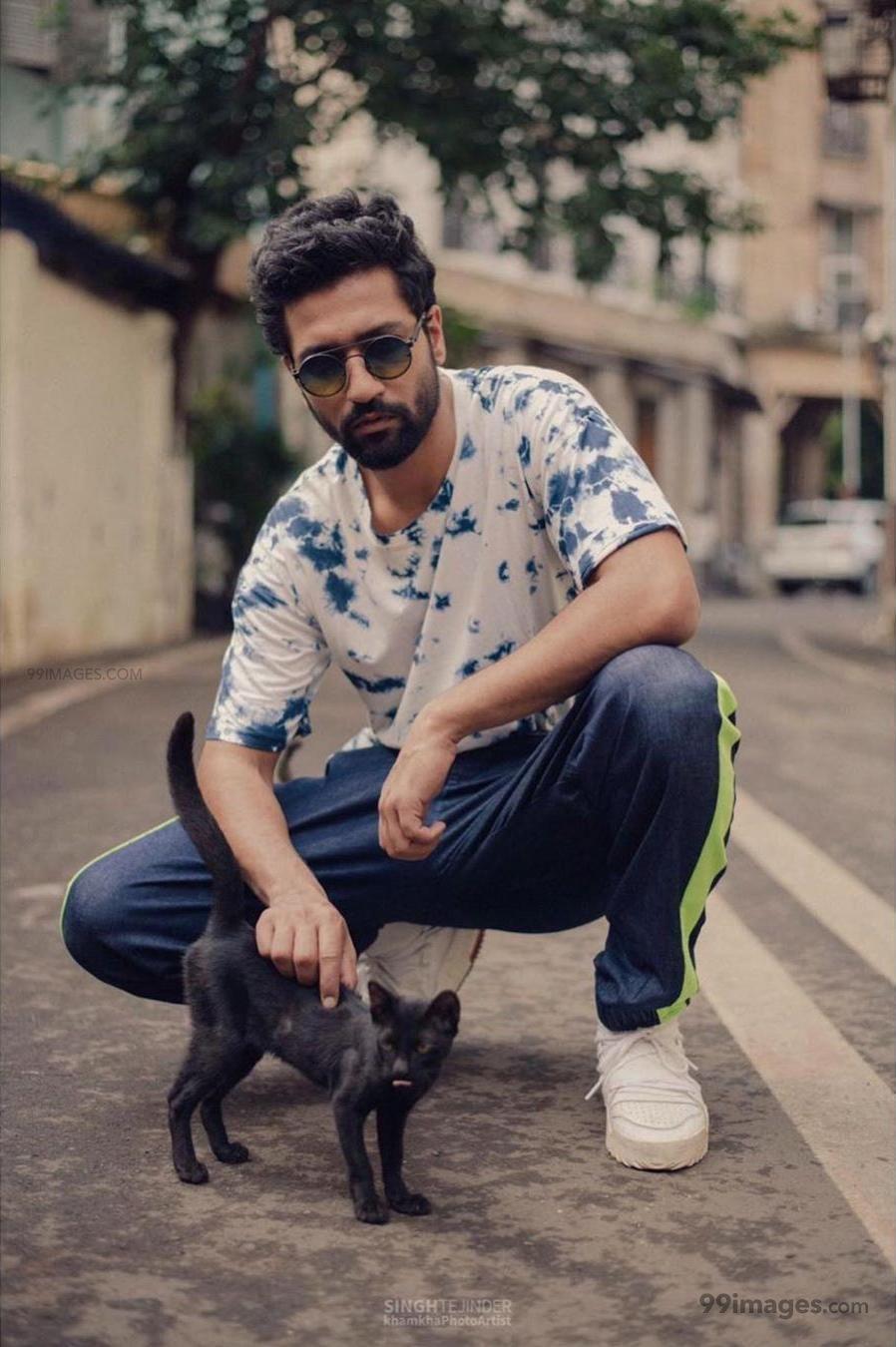 898x1350 Vicky Kaushal Best HD Photo Download (1080p) (Whatsapp DP
