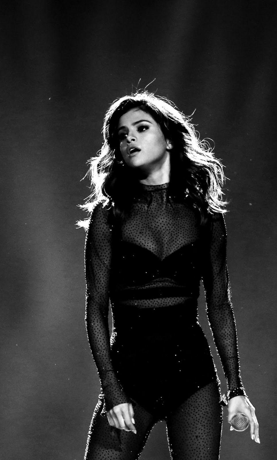965x1600 Selena Gomez Wallpaper