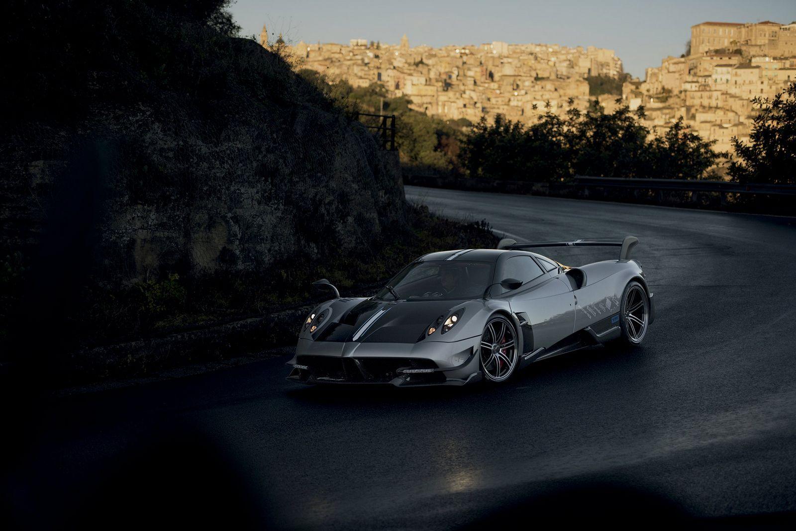 1600x1068 Pagani Launches Lighter Huayra BC With 789hp And Carbon Everything