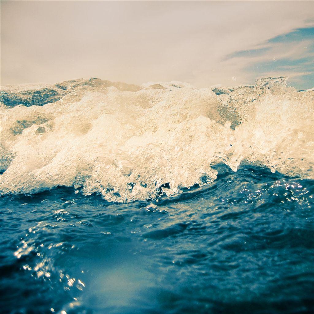 1024x1024 Bright Blue Ocean Wave iPad Air Wallpaper Free Download