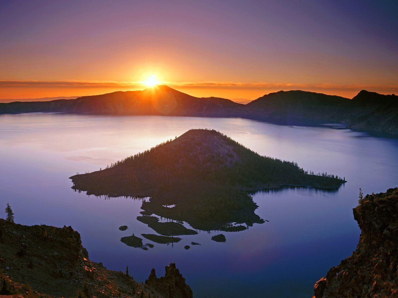 1600x1200 Crater Lake Sunset Wallpaper