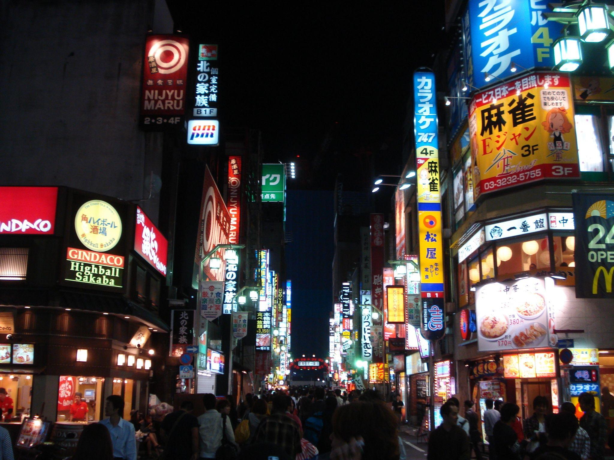 2048x1536 A street of Shinjuku