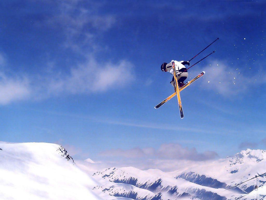 1024x768 Skiing Desktop Background