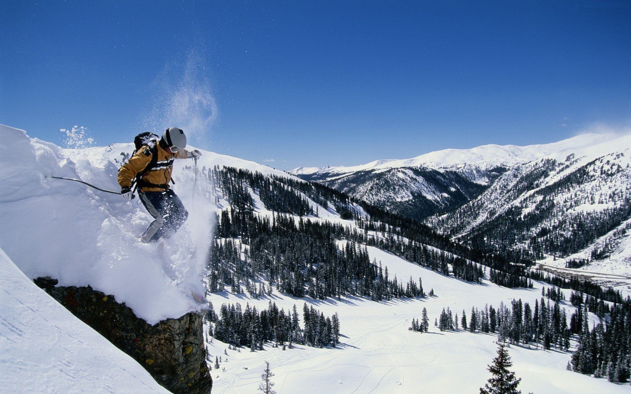 Mountain skiing. Горнолыжный спорт. Горы лыжи. Спорт горы зима. Горы зима лыжи.