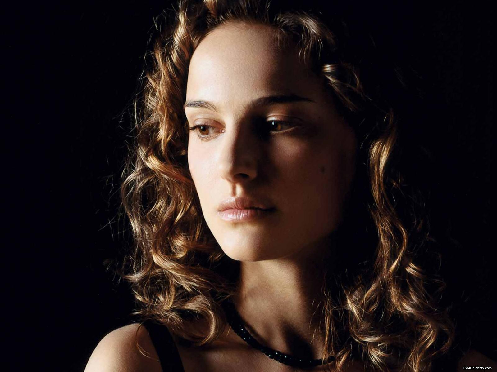 1600x1200 Free Wallpaper portman curly hair wallpaper