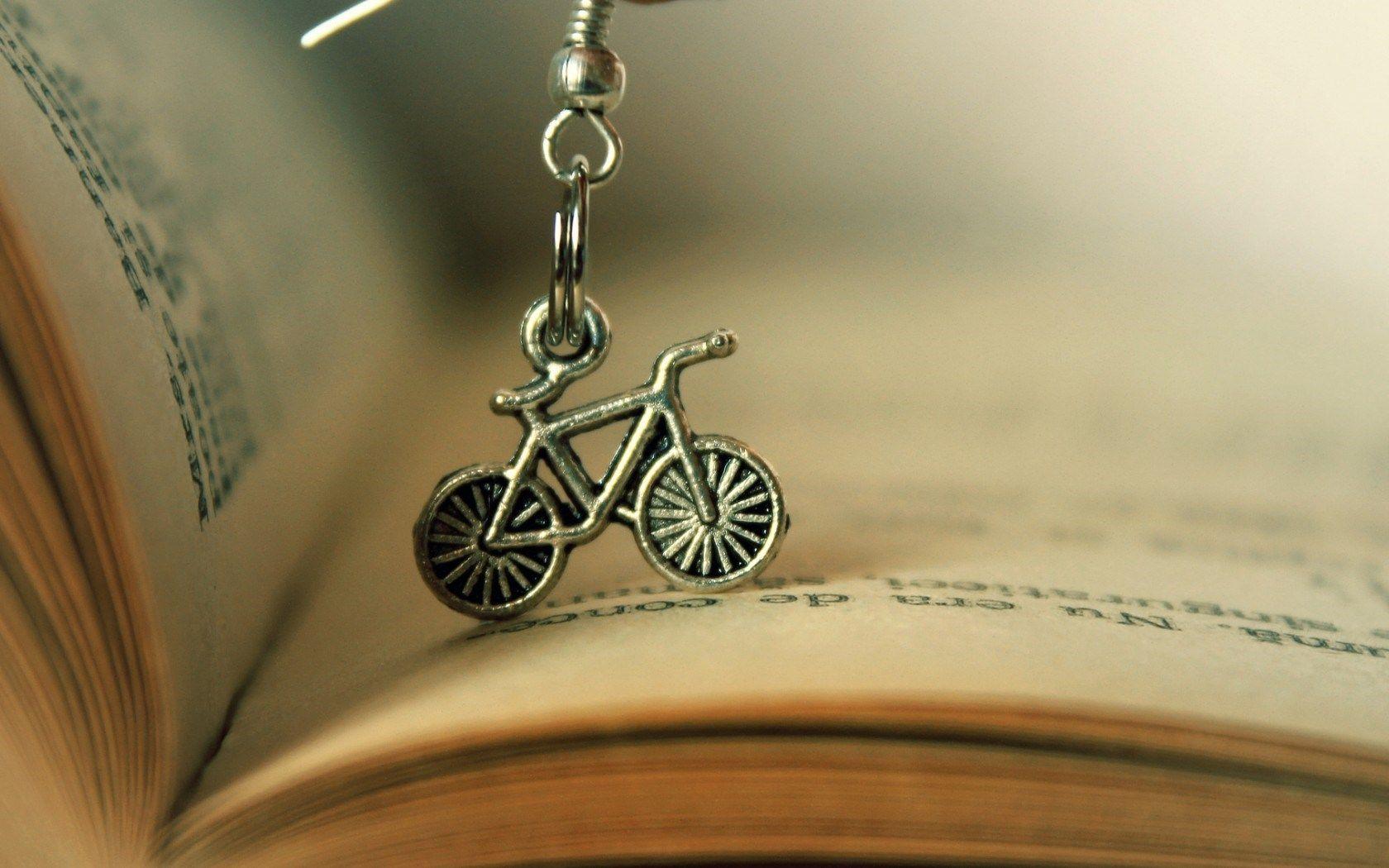 1680x1050 Book Bicycle Mood