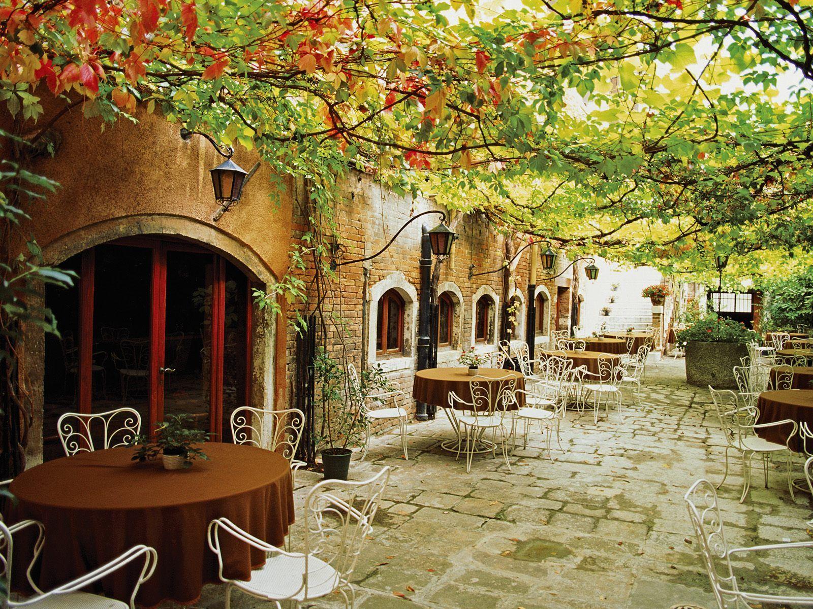 1600x1200 Dining Alfresco Venice Italy Wallpaper