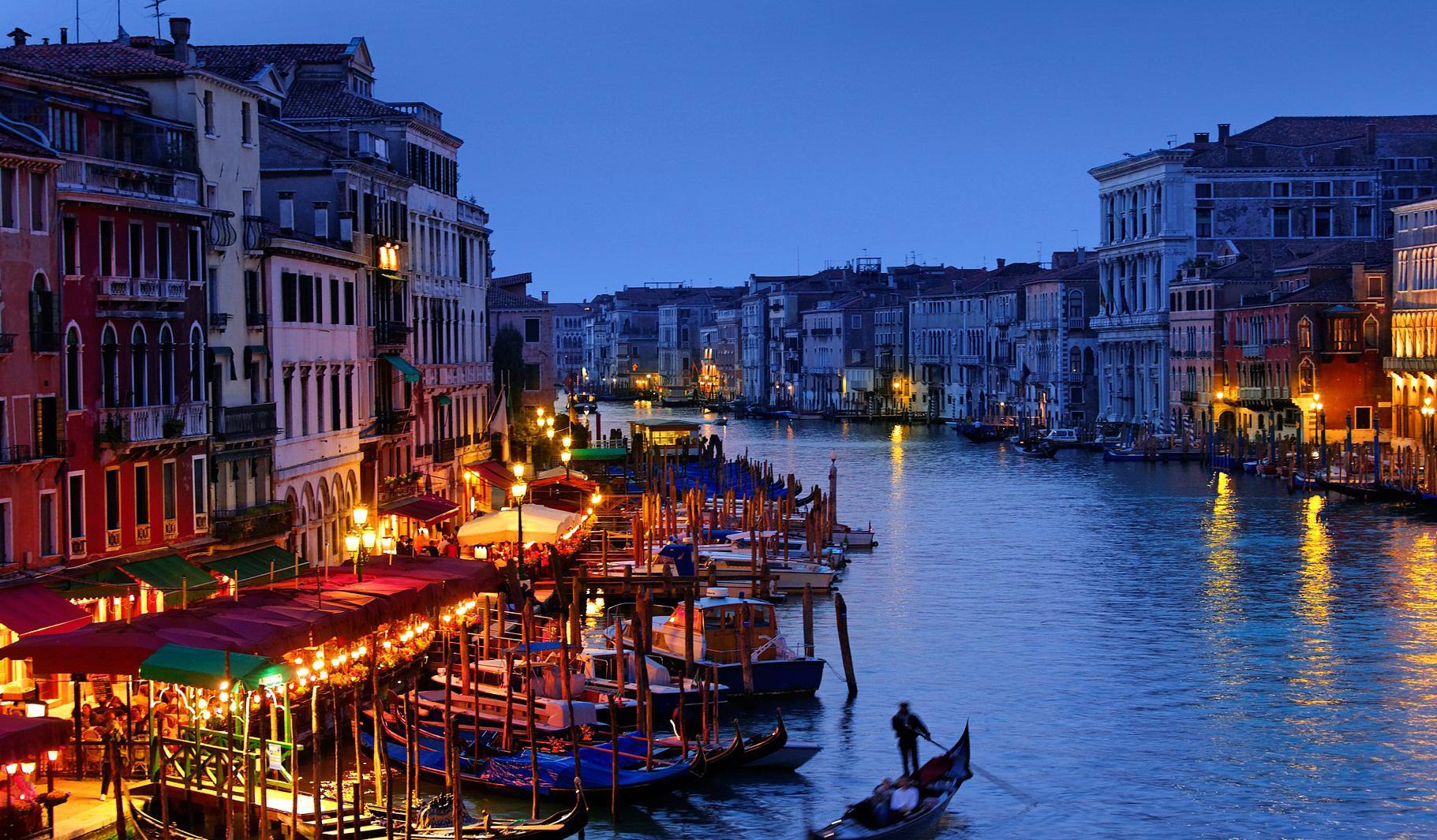 1821x1065 HD Venice Italy Background