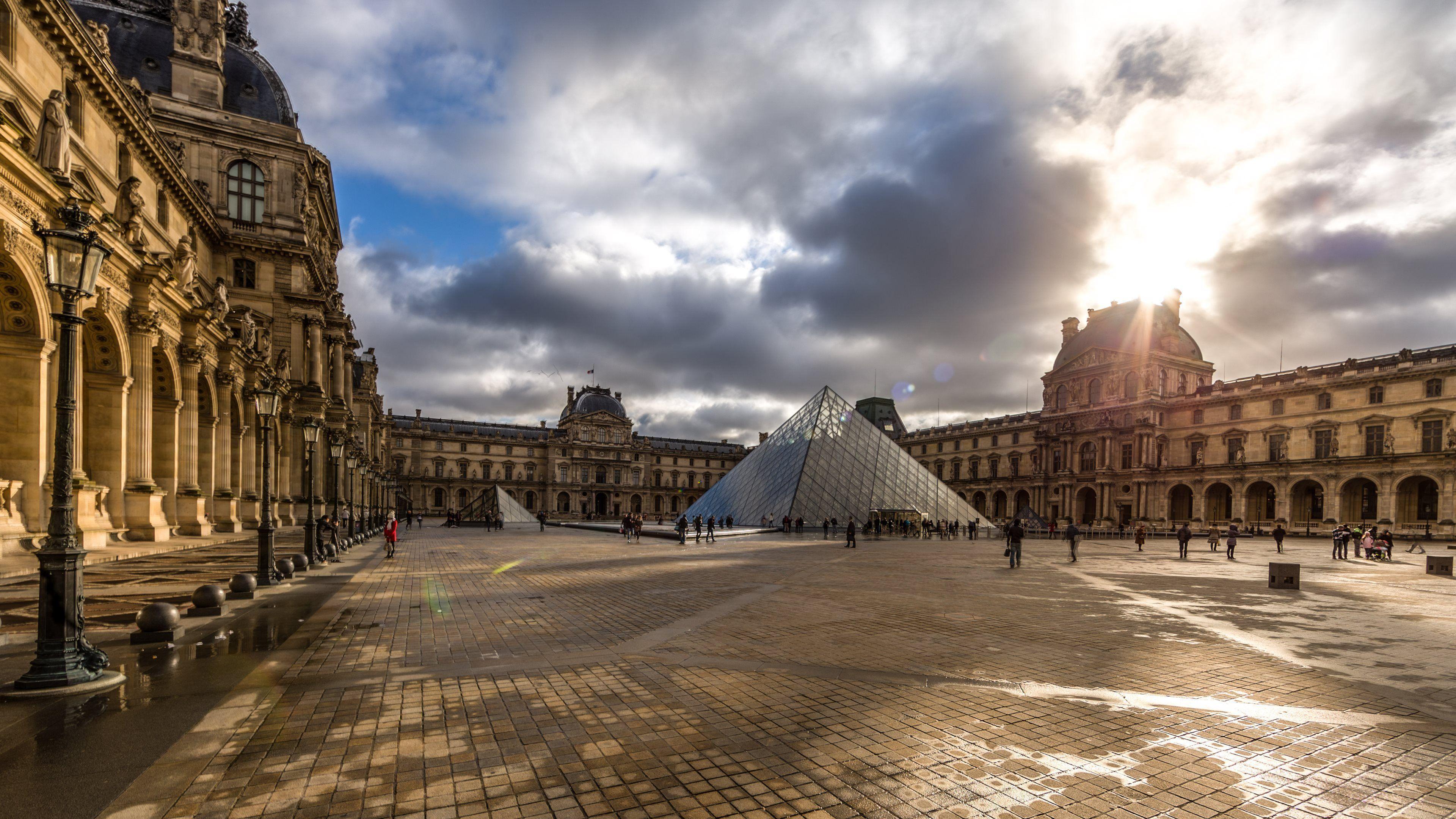 3840x2160 Louvre Wallpaper