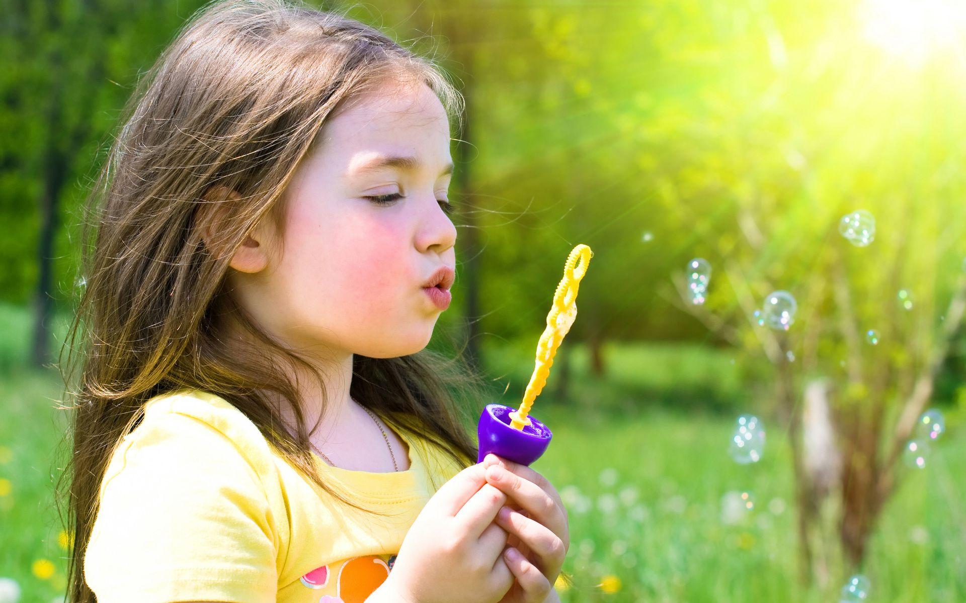 1920x1200 Cute Little Girls Wallpaper