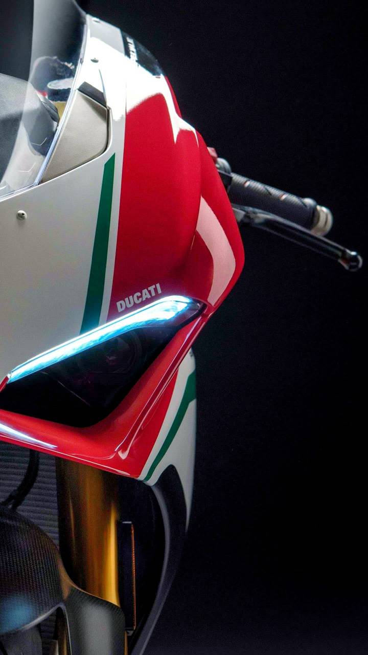 720x1280 Ducati panigal v4 wallpaper