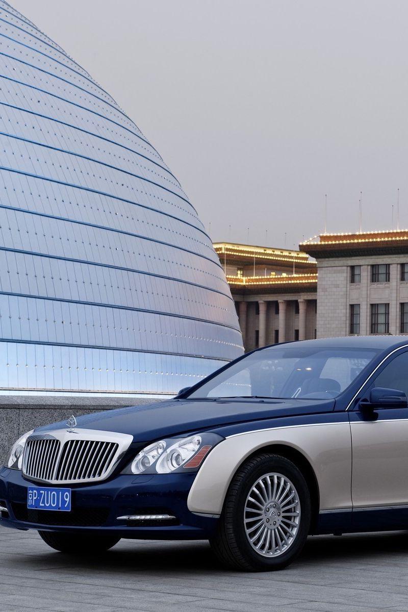 800x1200 Download wallpaper 800x1200 maybach 62 s, white, blue, city, side
