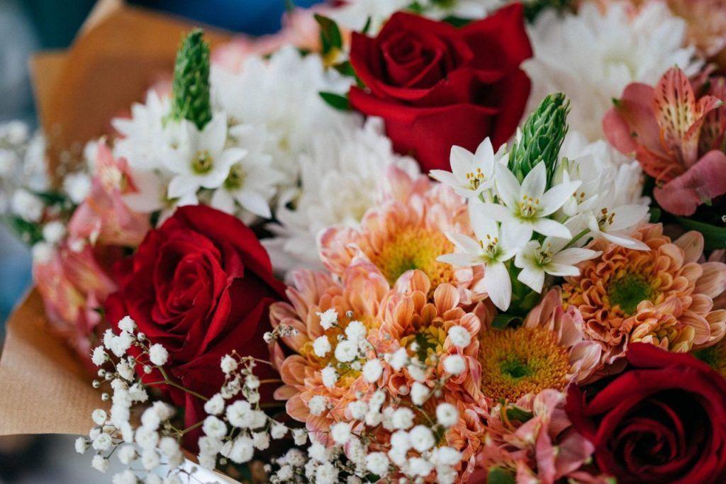 6720x4480 What and How to get Flowers on a Budget