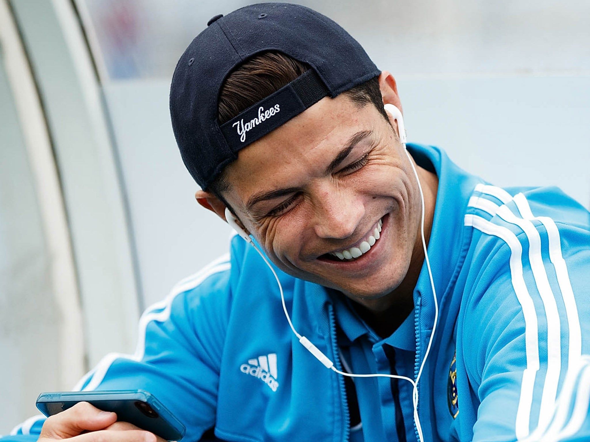 2048x1536 Real Madrid Prepared To Make Cristiano Ronaldo 'the Best Paid Player In The World' To Fend Off Interest From Manchester United