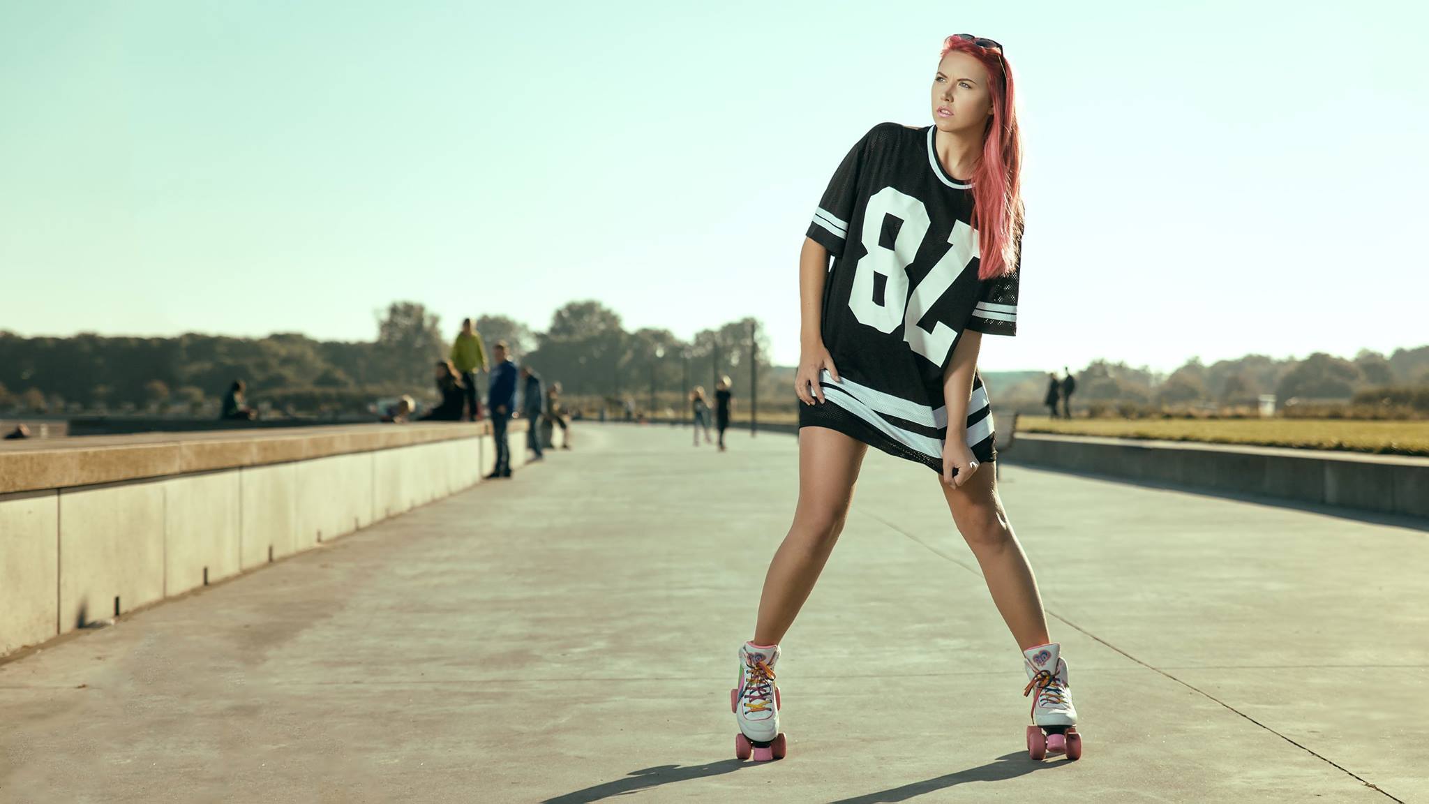 2048x1152 Skating Wallpaper