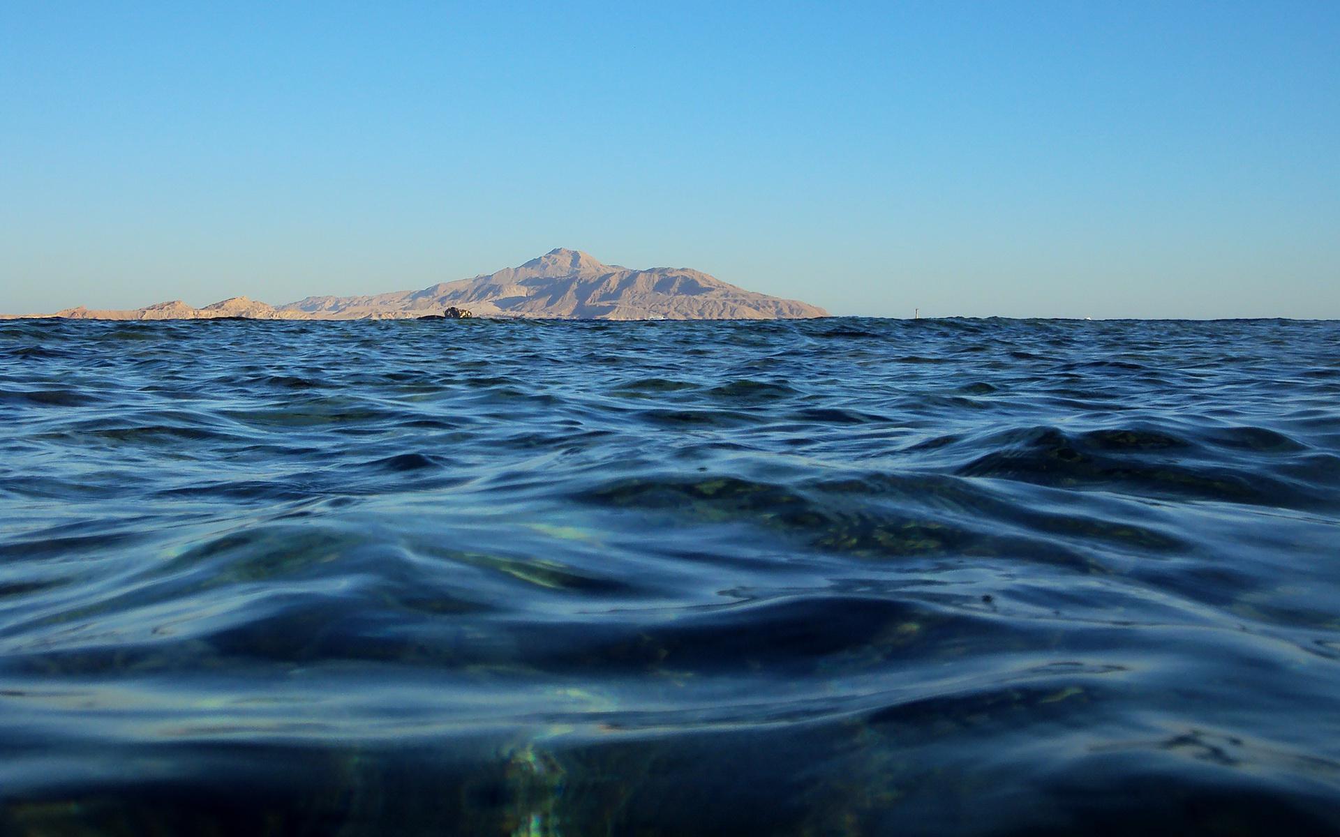 1920x1200 Calm Ocean Waves Wallpaper 1