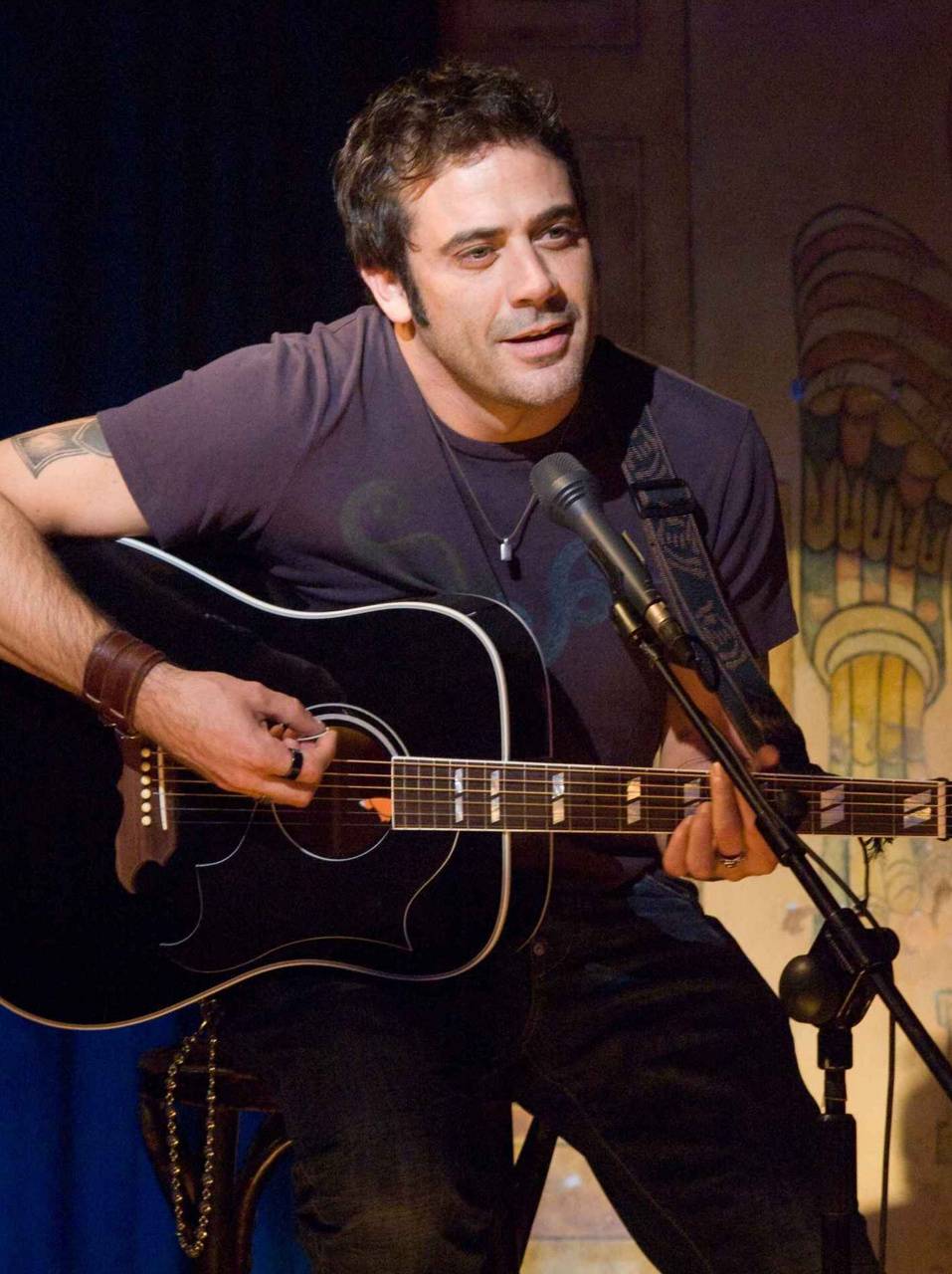957x1280 Jeffrey Dean Morgan wallpaper