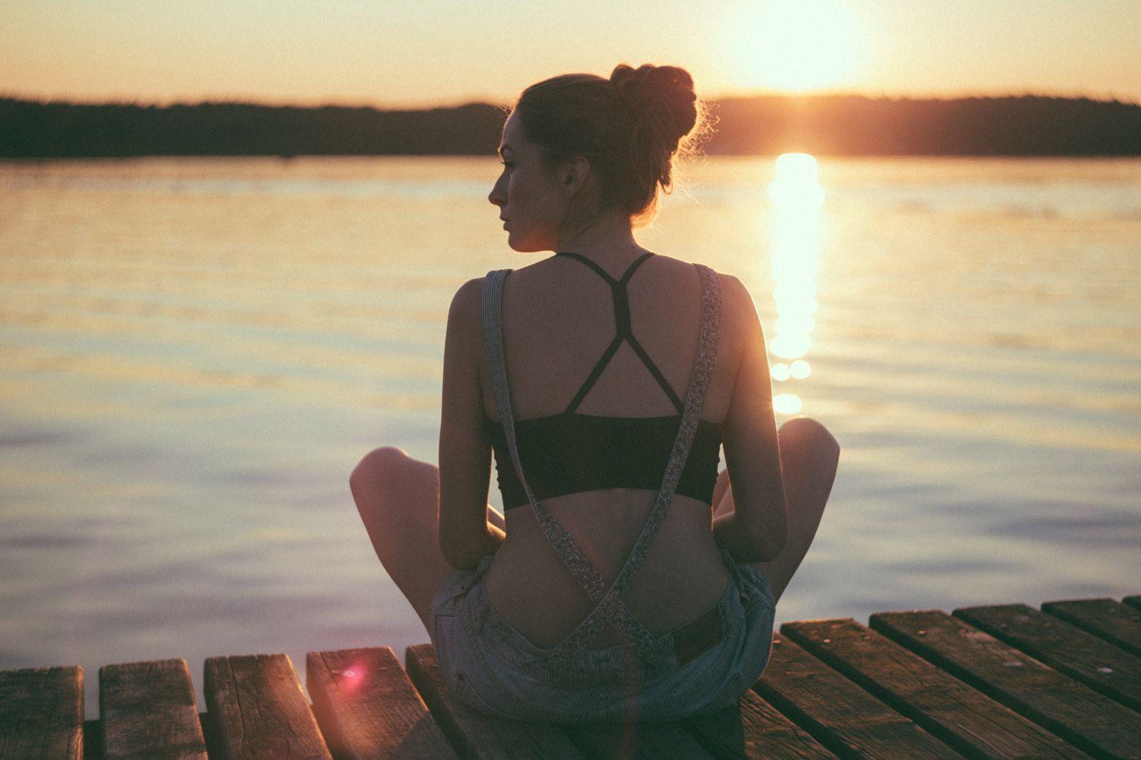 1600x1066 Woman Girl Water Person Sea Ocean Sunset Beach People Sunrise