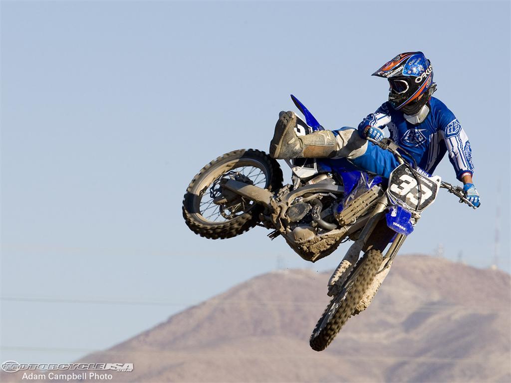 1024x768 bikes wallpaper: Yamaha Dirt Bike