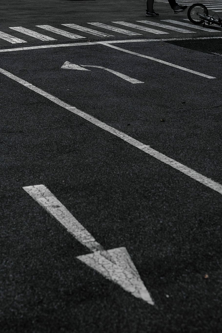 910x1365 Abstract Wallpaper Arrow On Pavement