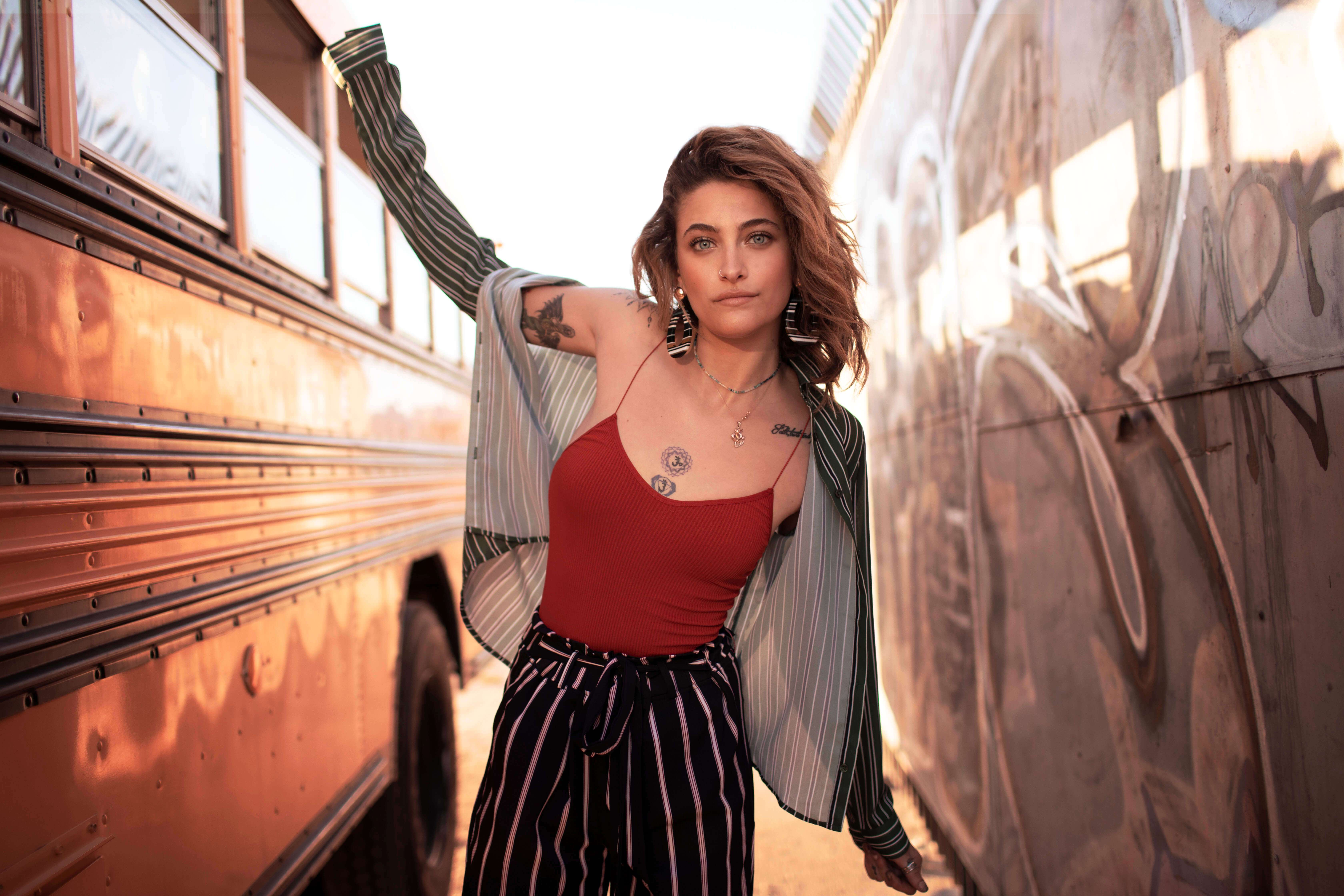 6720x4480 Paris Lady Wallpaper