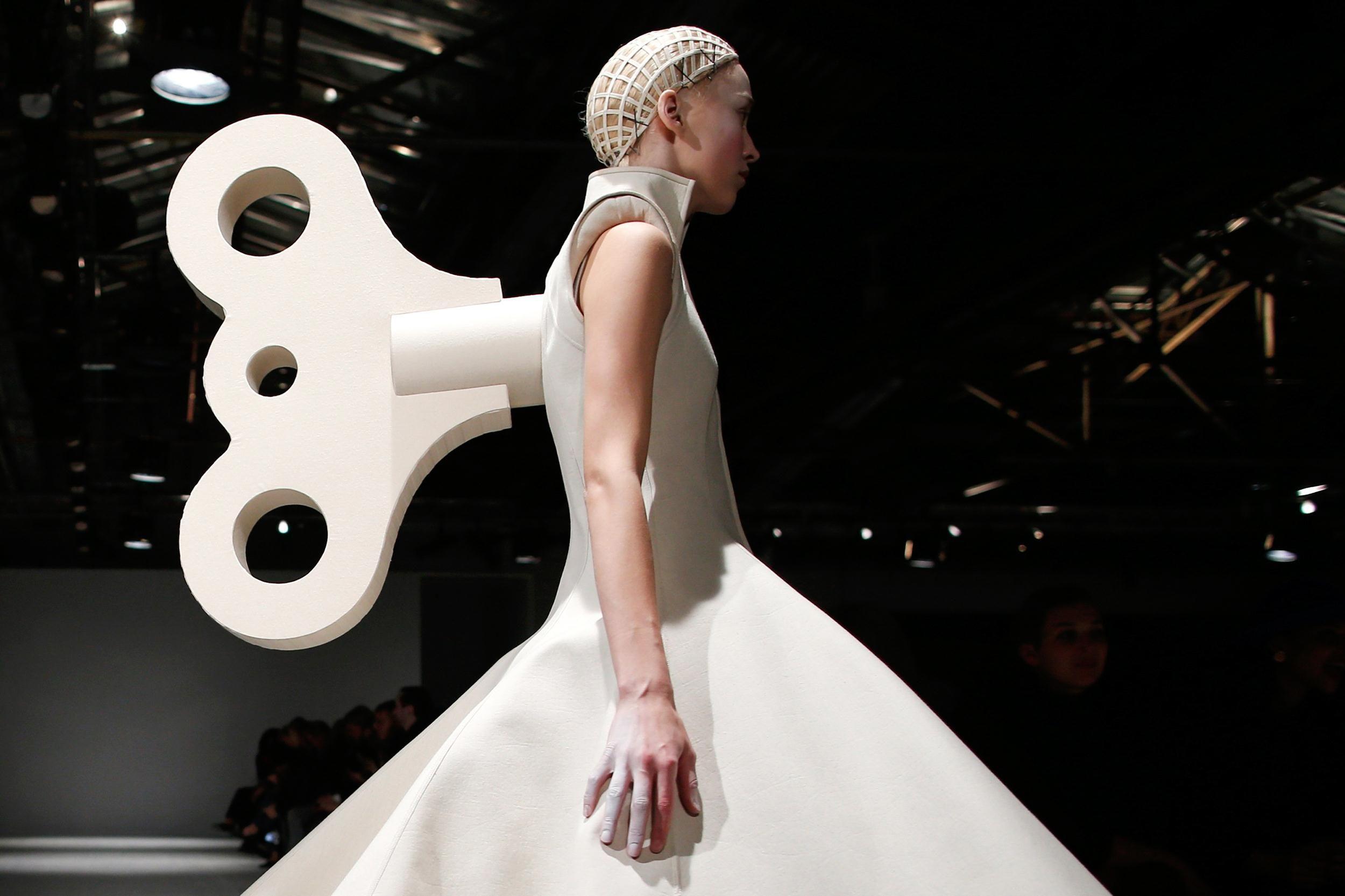 2500x1666 Wound Up Over White Winter Trends At Paris Fashion Week