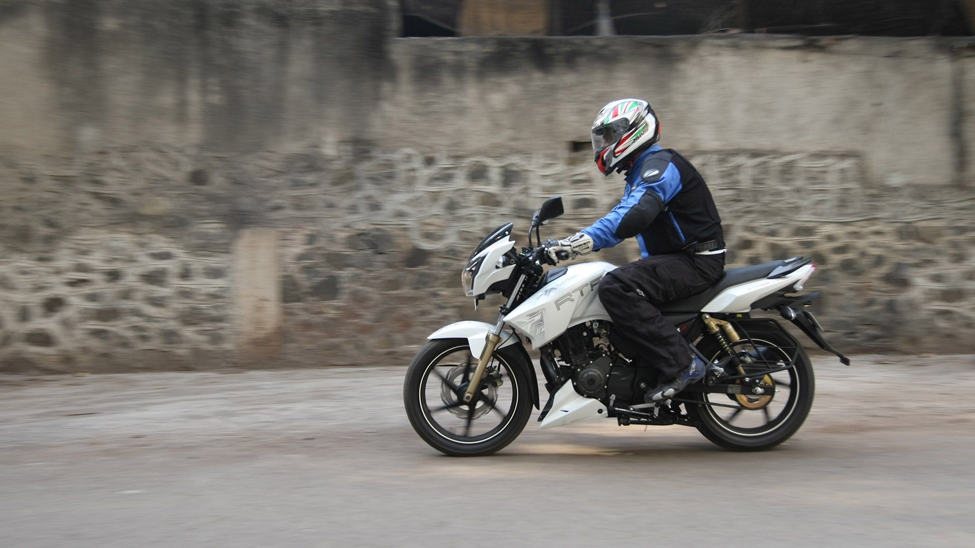 1920x1080 TVS Apache RTR 180 2013 ABS Exterior Bike Photo