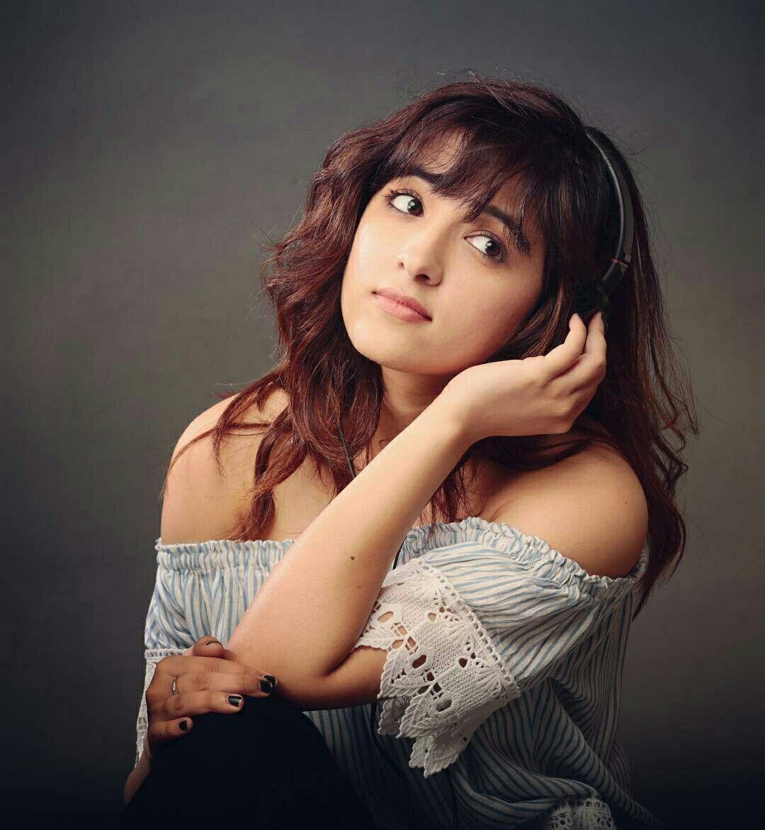 1080x1172 Shirley Setia