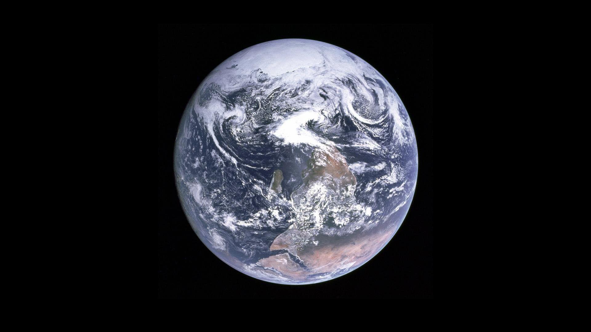 1920x1080 The Blue Marble, picture taken from Apollo 17 about 000 km away from Earth. [1920x1080]