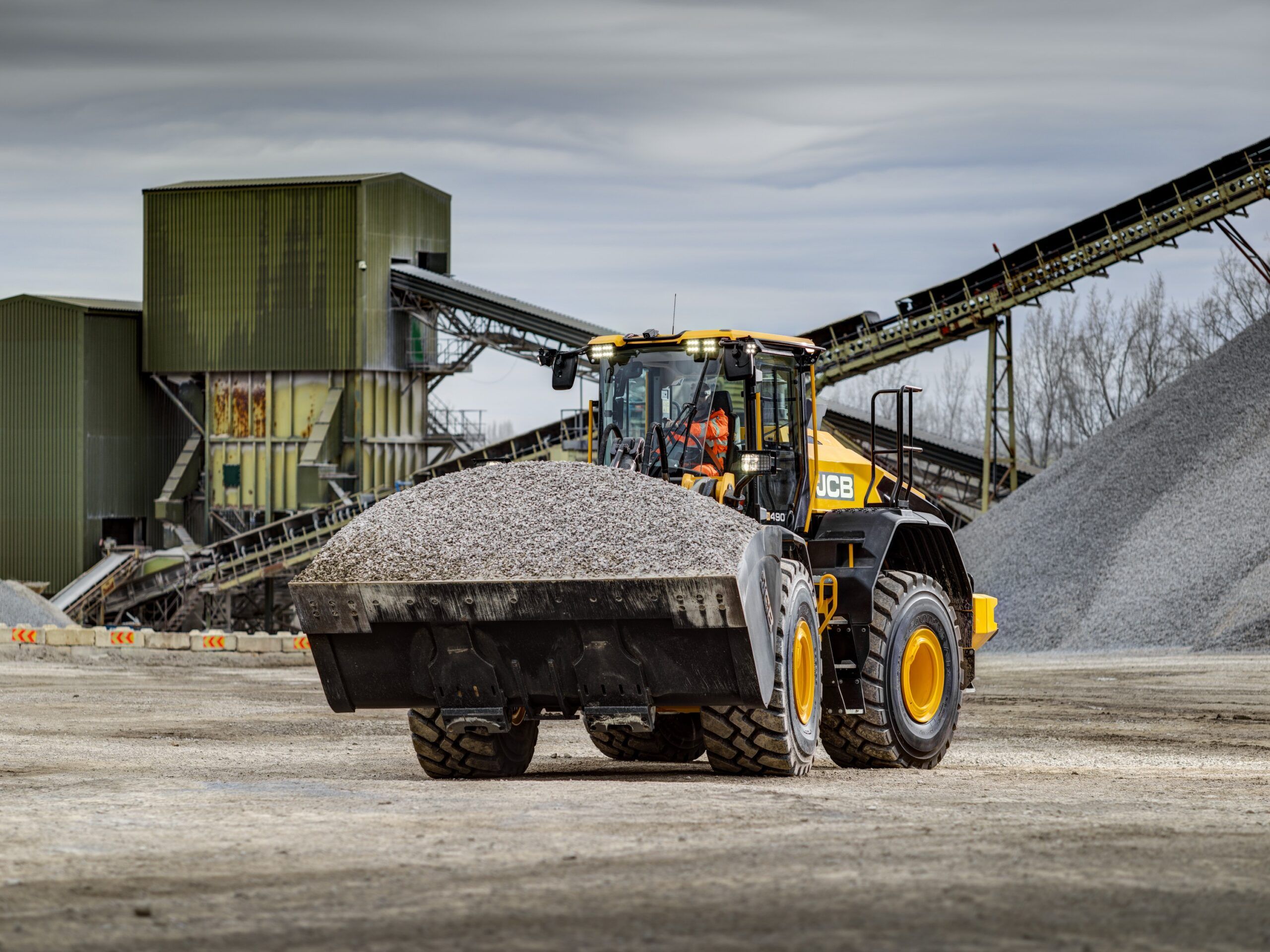 2560x1920 JCB previews new 480 and 490 wheeled loaders at Hillhead 2026. Industrial Vehicle Technology International