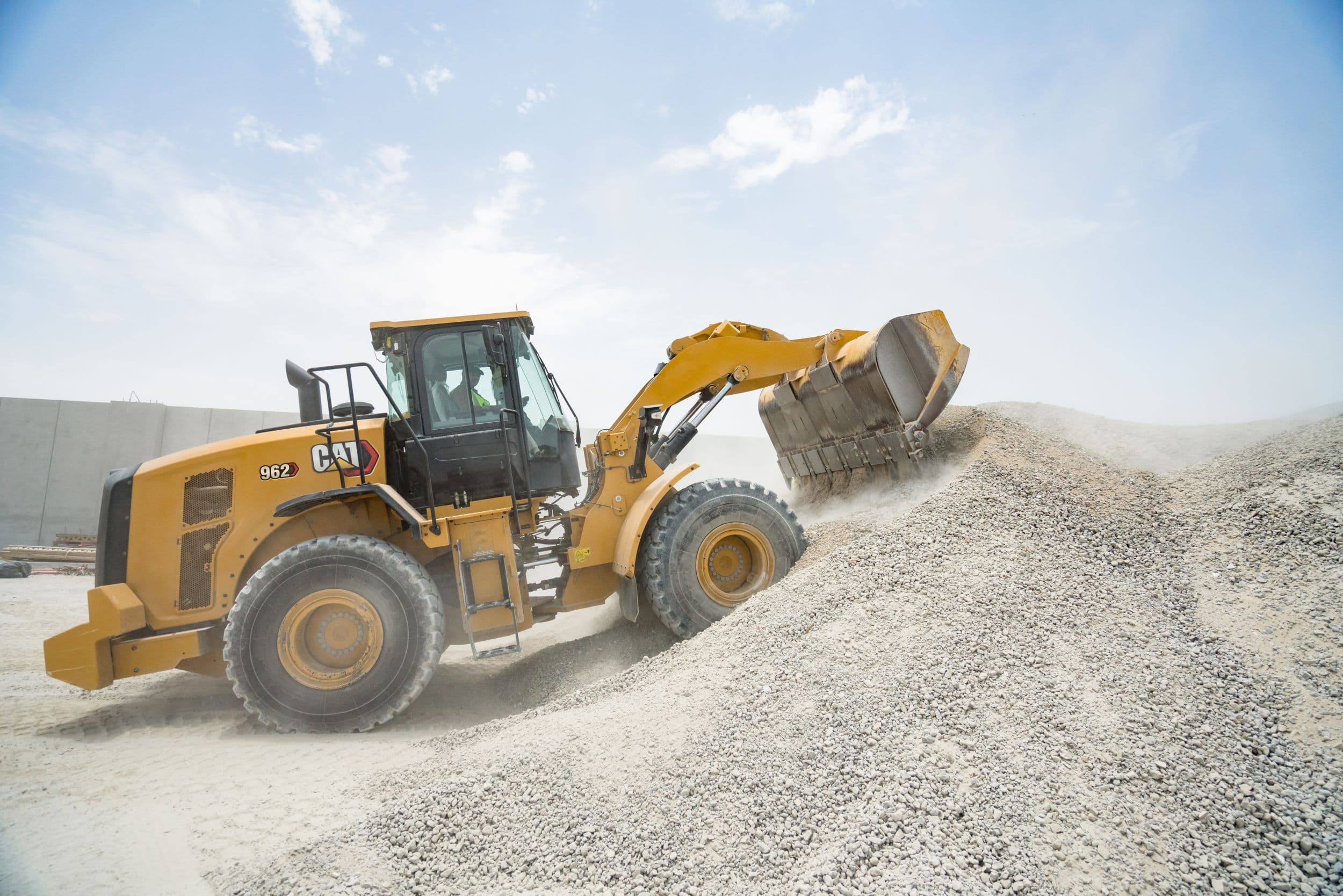 2500x1668 Cat Wheel Loader