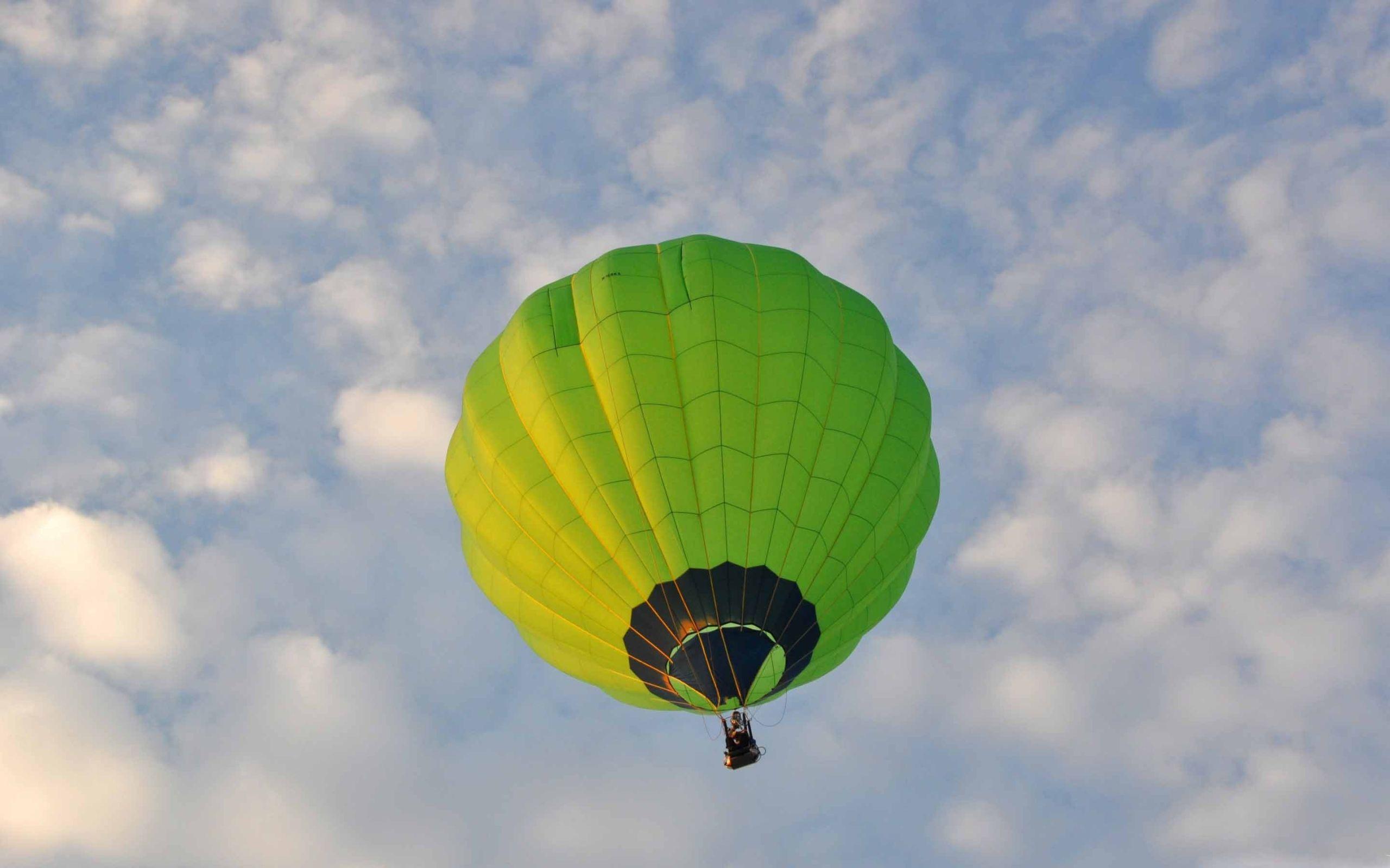 2560x1600 Balloon Festival MacBook Air Wallpaper Download